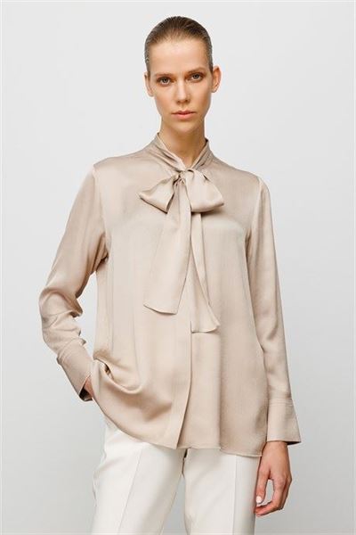 Kum Fularlı Uzun Kol Bluz