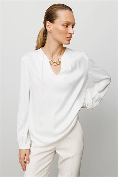 Beyaz Yakası Metal Aksesuarlı Bluz